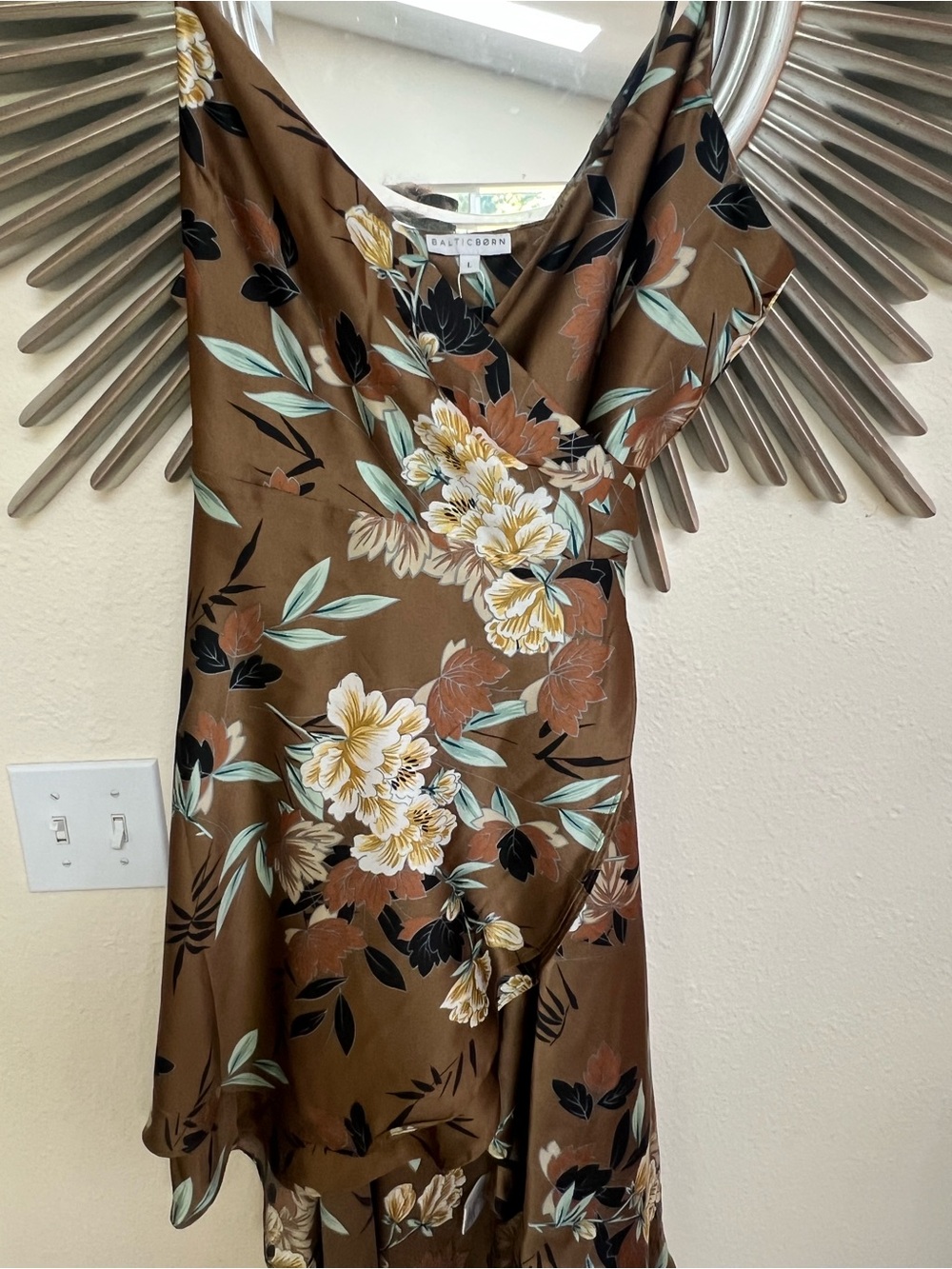 Baltic Born Steffi Tulip Wrap Dress Neutral Floral High-Low Slip Dress Large - Picture 3 of 5